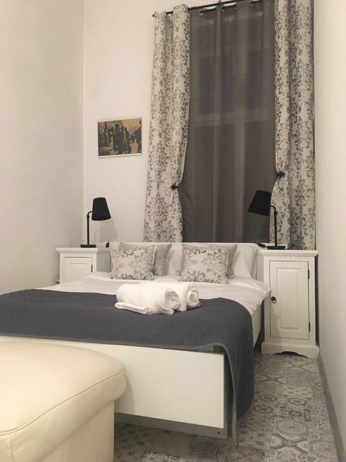 Old Cracow Apartments Krakow Luaran gambar