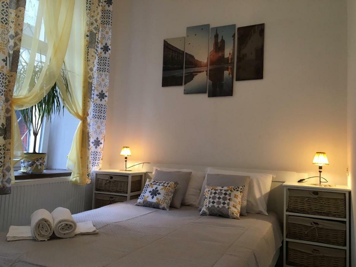 Old Cracow Apartments Krakow Luaran gambar